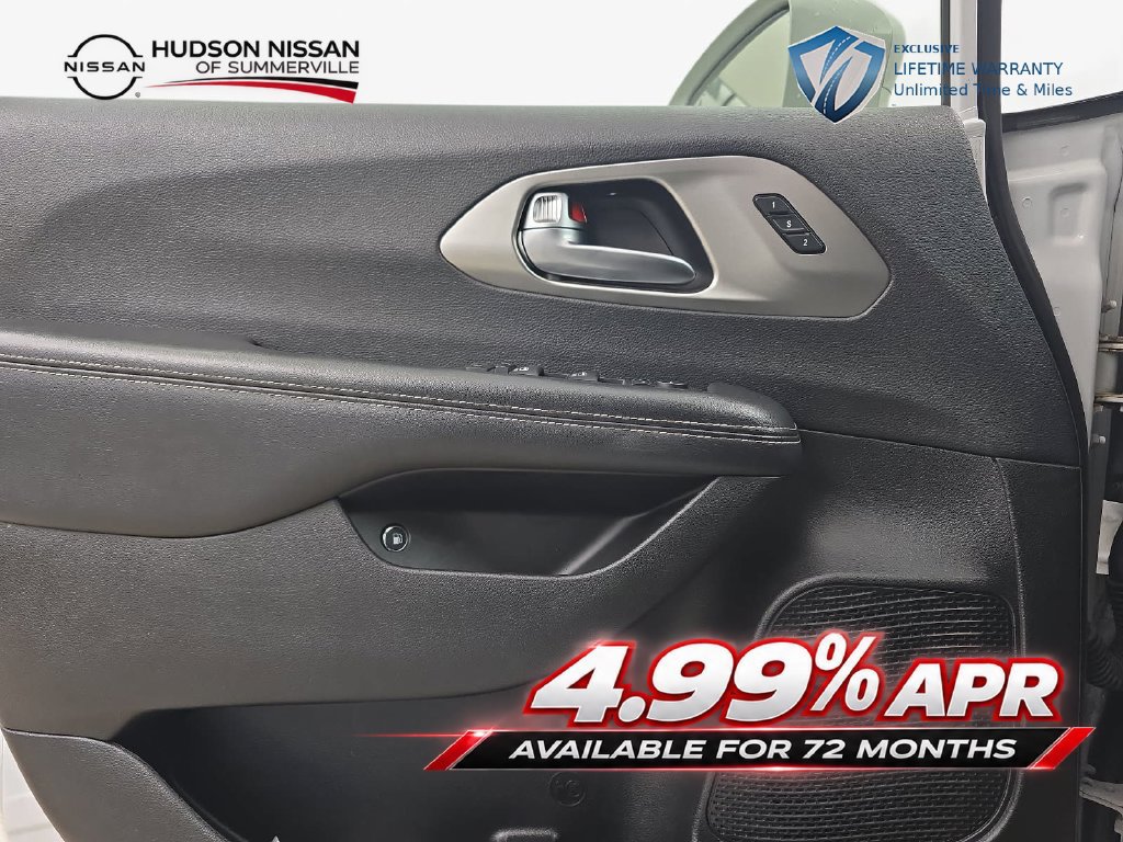 Used 2021 Chrysler Pacifica Limited w/ Uconnect Theater Family Group FWD image 27