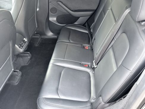 Used 2023 Tesla Model Y Performance image 31