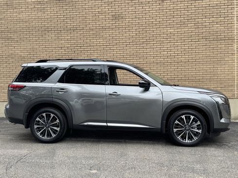 New 2026 Nissan Pathfinder Platinum AWD/4WD image 3