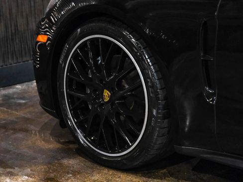 Used 2018 Porsche Panamera 4 image 54