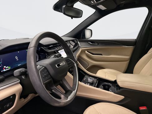 Used 2022 Jeep Grand Cherokee Limited 4xe image 9