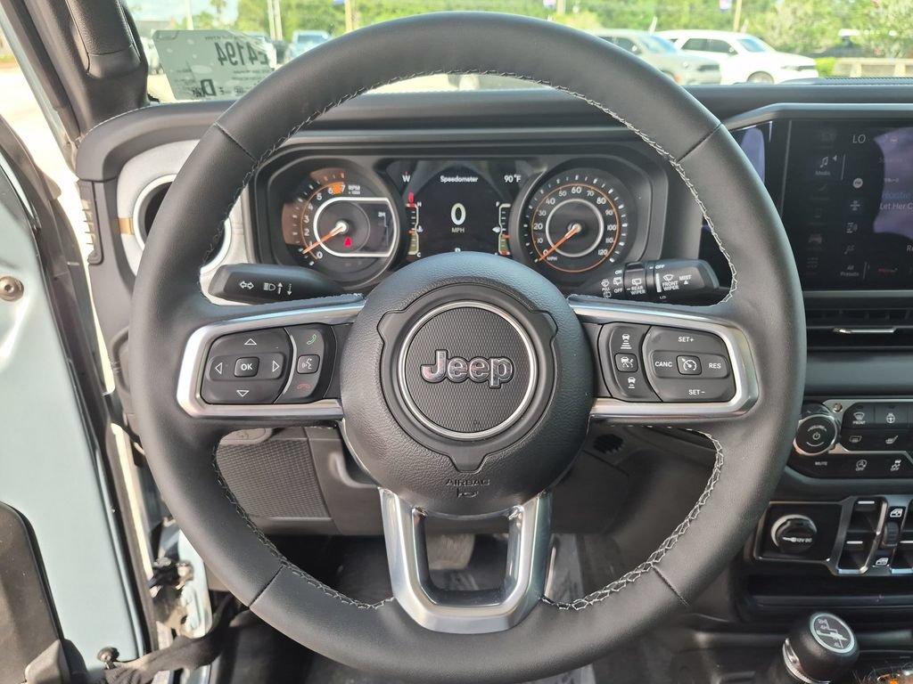 Used 2026 Jeep Wrangler Unlimited Sahara AWD/4WD image 14