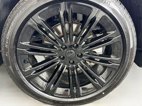 New 2026 Land Rover Range Rover Long Wheelbase SE image 30