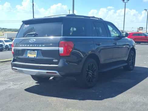 Certified 2024 Ford Expedition XLT RWD image 5
