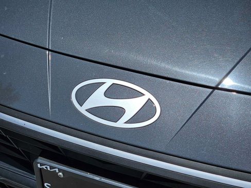 Used 2024 Hyundai Elantra SEL FWD image 11