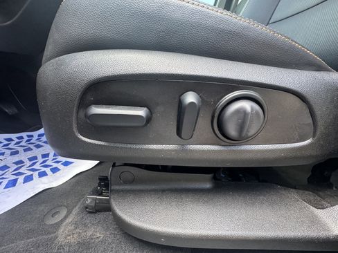 Used 2021 GMC Terrain SLT image 12