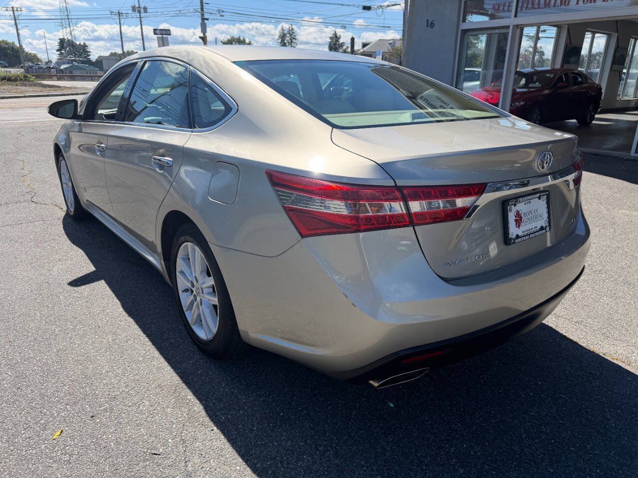 Used 2014 Toyota Avalon XLE FWD image 5