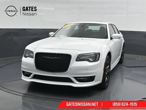 Used 2022 Chrysler 300 Touring L w/ Popular Equipment Group AWD/4WD image 5