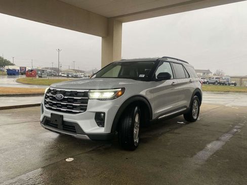 New 2025 Ford Explorer Active image 7