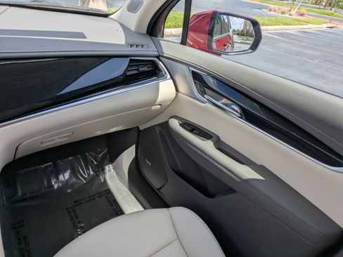 Used 2025 Cadillac XT6 Premium Luxury w/ LPO, Floor Liner Package FWD image 16