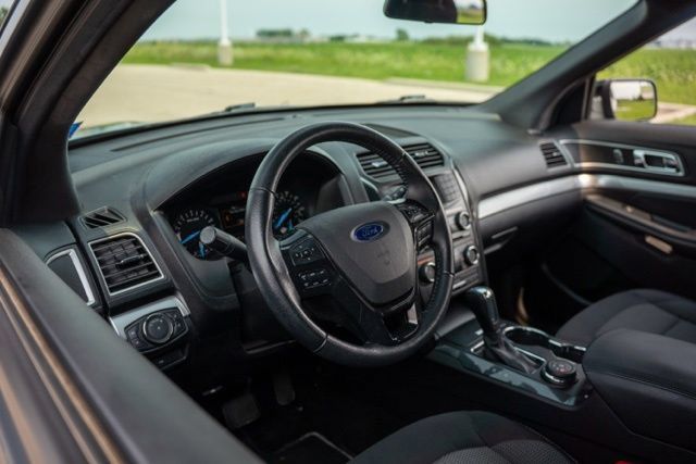 Used 2017 Ford Explorer XLT AWD/4WD image 13
