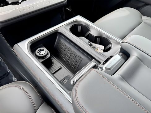 New 2025 Ford Expedition Active image 35