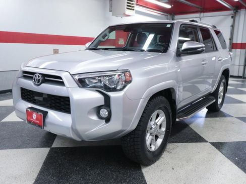 Used 2020 Toyota 4Runner SR5 Premium w/ Moonroof Package RWD image 5