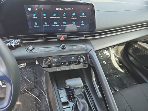 Certified 2025 Hyundai Elantra SEL image 21