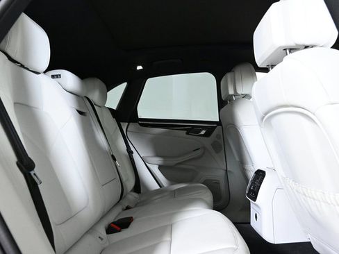 Certified 2024 Porsche Macan image 20