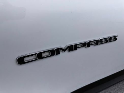 Used 2025 Jeep Compass Limited AWD/4WD image 9