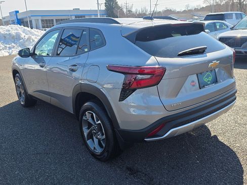 Certified 2025 Chevrolet Trax LT w/ Driver Confidence Package image 13