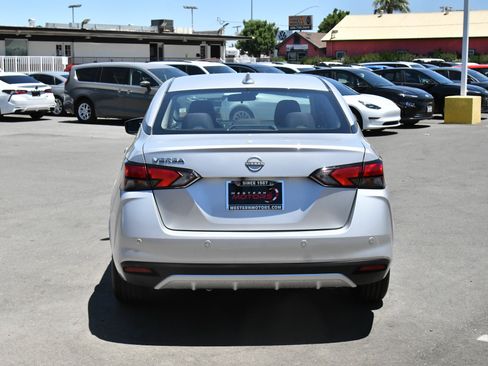 Used 2025 Nissan Versa SV FWD image 7