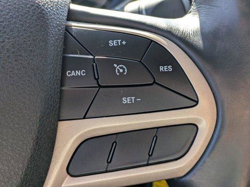 Certified 2017 Jeep Cherokee Latitude w/ Cold Weather Group image 22