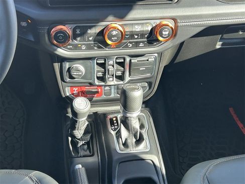 Used 2025 Jeep Gladiator Mojave w/ Safety Group image 21
