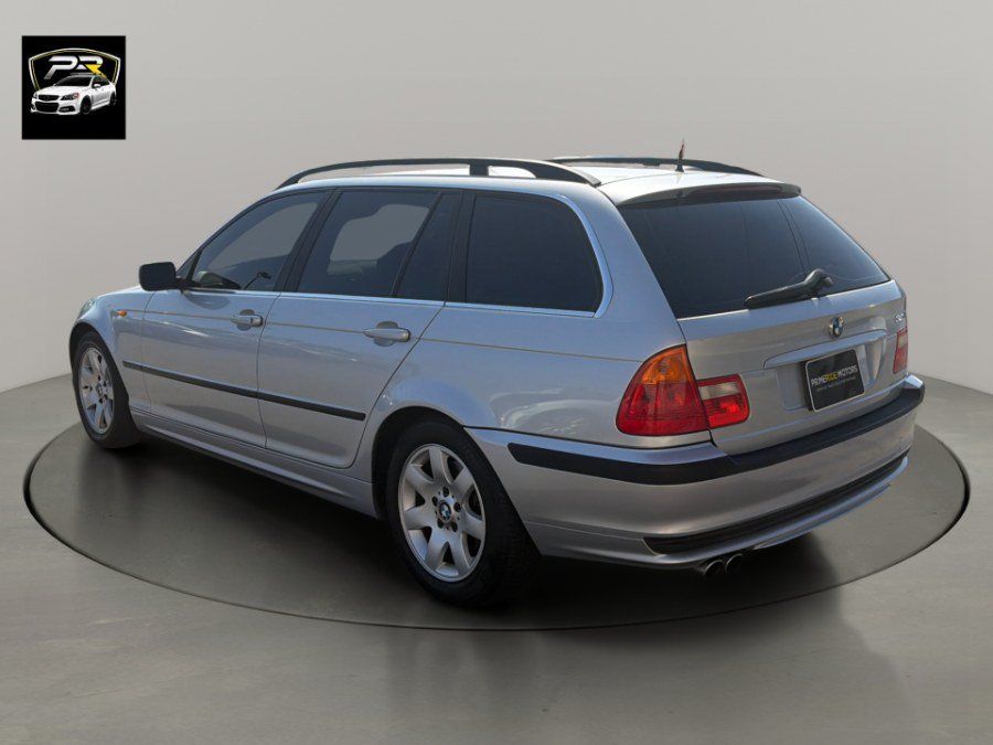 Used 2004 BMW 325i Wagon RWD image 3