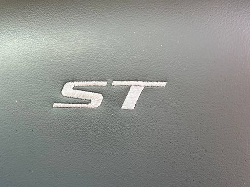 Used 2023 Buick Envision Essence w/ Sport Touring Package AWD/4WD image 14