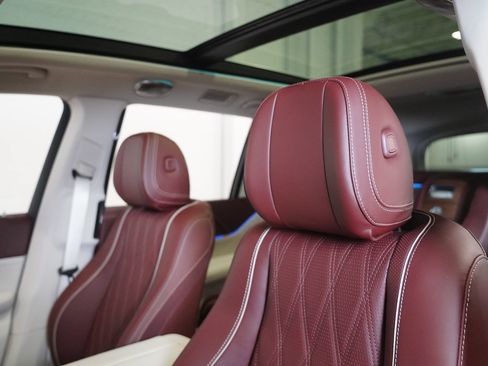 Certified 2024 Mercedes-Benz Maybach GLS 600 4MATIC image 12