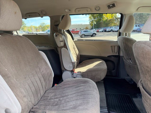 Used 2018 Toyota Sienna LE FWD image 25