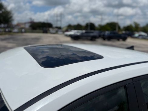 Used 2025 Hyundai Elantra SEL FWD image 5