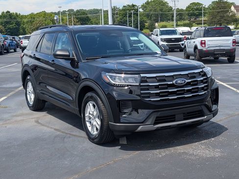 New 2026 Ford Explorer Active RWD image 2