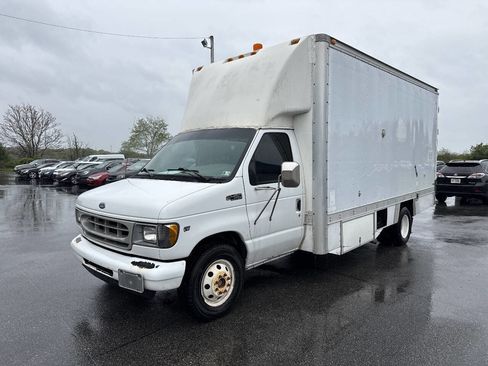 Used 2002 Ford E-450 and Econoline 450 RWD image 2