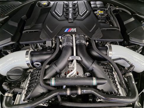 Used 2020 BMW M8 Coupe image 3