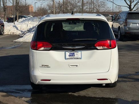 Certified 2022 Chrysler Voyager LX image 8