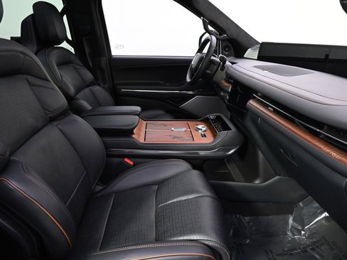 Used 2025 Lincoln Navigator Black Label image 16