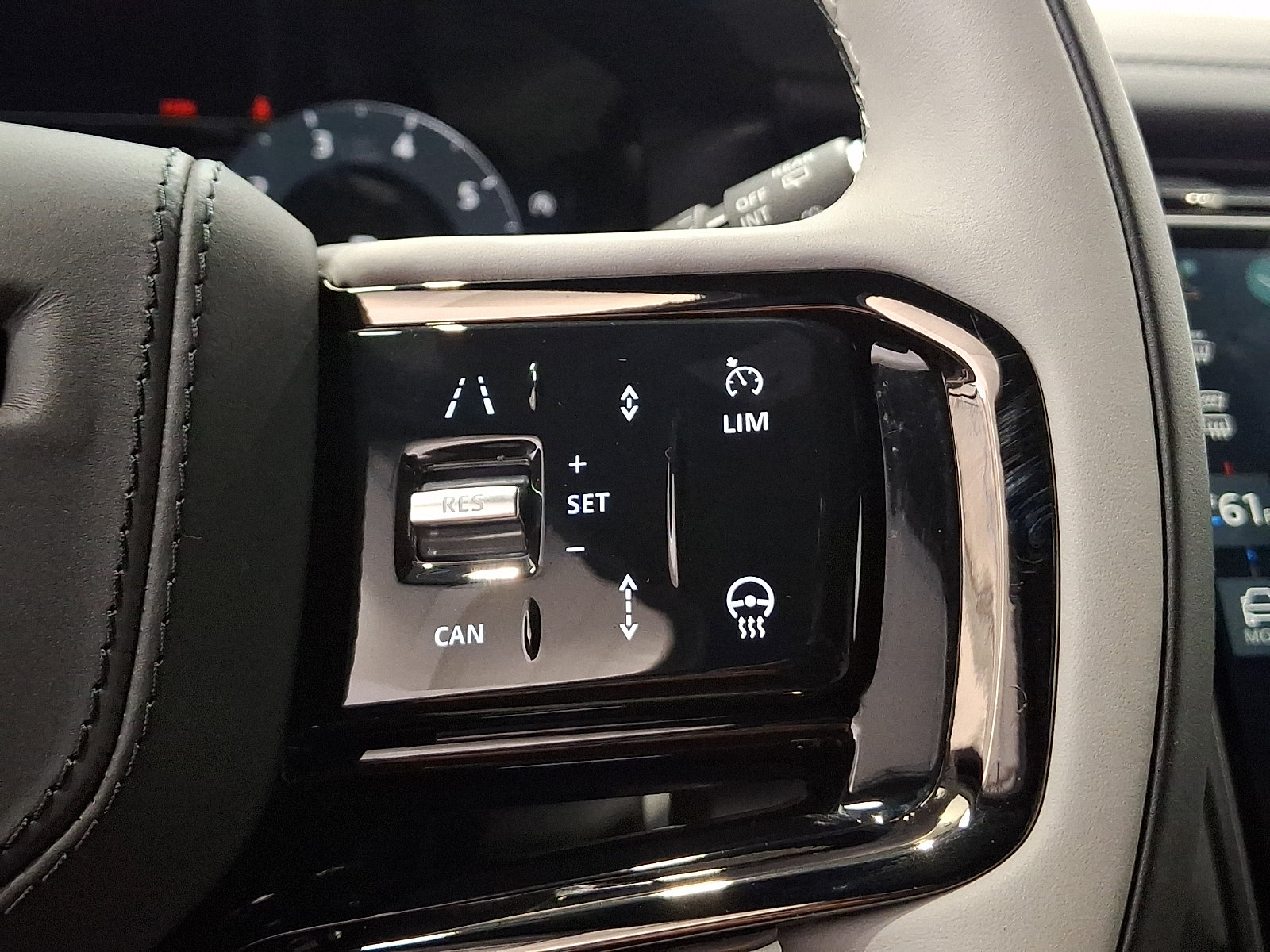 Certified 2026 Land Rover Range Rover Velar Dynamic SE AWD/4WD image 23