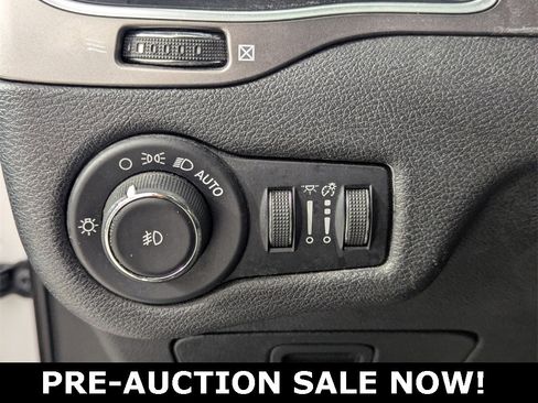 Used 2019 Jeep Cherokee Latitude Plus image 13