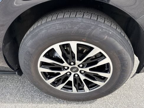 Used 2025 Ford Expedition Platinum AWD/4WD image 12