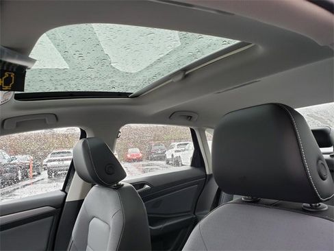 New 2026 Volkswagen Jetta SE image 7