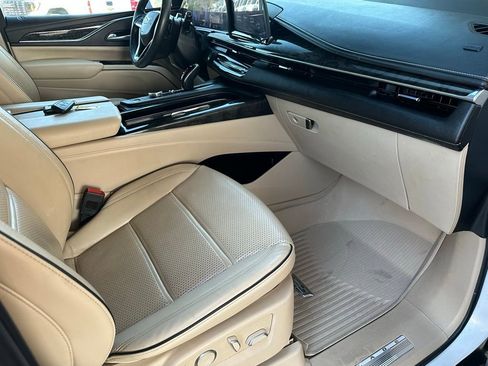 Used 2024 Cadillac Escalade Premium Luxury image 16