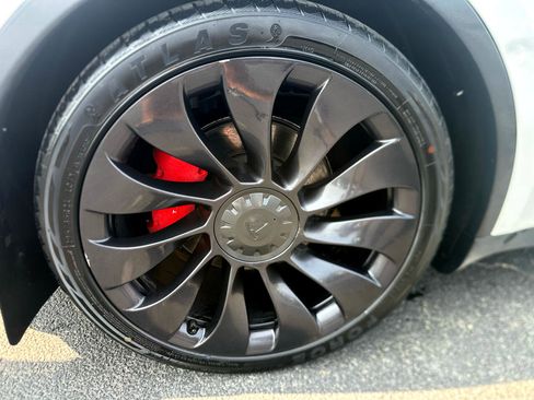 Used 2021 Tesla Model Y Performance image 5