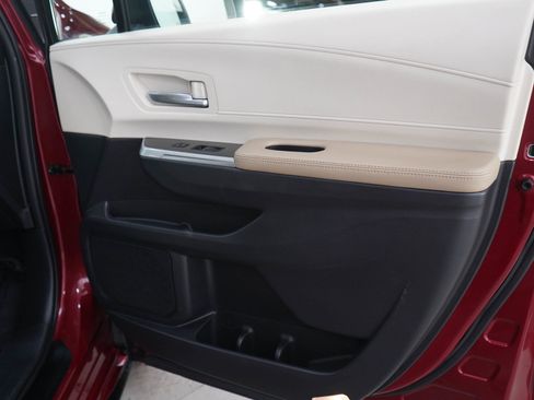 Used 2024 Toyota Sienna Limited AWD/4WD image 9