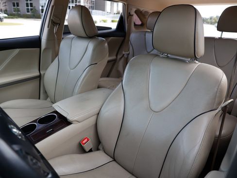 Used 2015 Toyota Venza XLE image 9