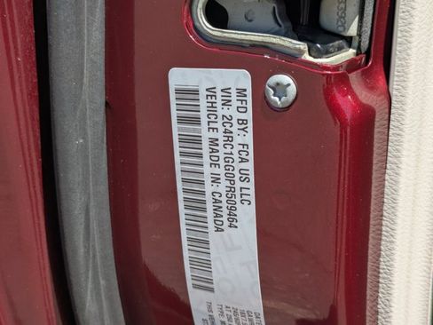 Used 2023 Chrysler Pacifica Limited FWD image 23