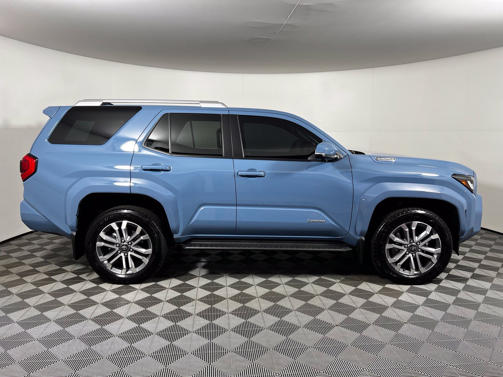 Certified 2025 Toyota 4Runner Limited AWD/4WD image 4