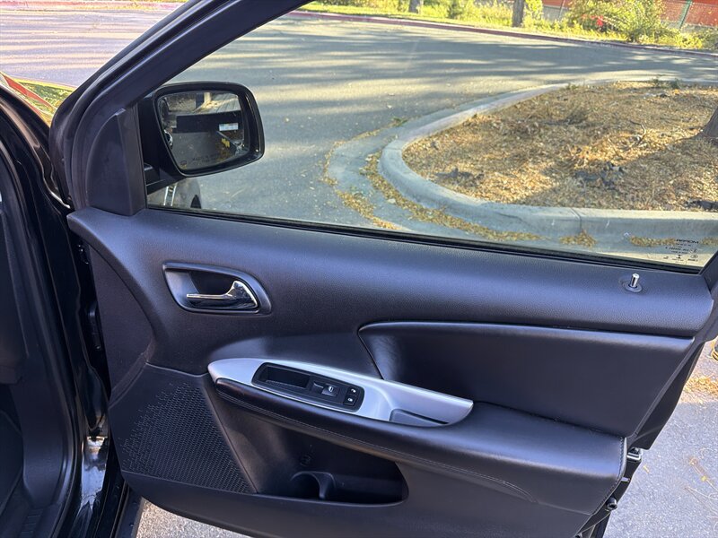 Used 2020 Dodge Journey SE w/ SE Popular Equipment Group FWD image 24