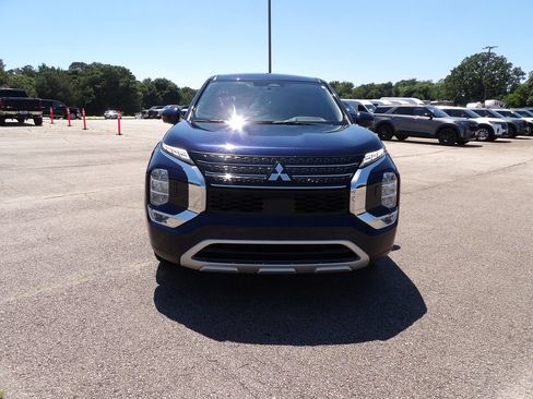 Used 2024 Mitsubishi Outlander SE Black Edition AWD/4WD image 3