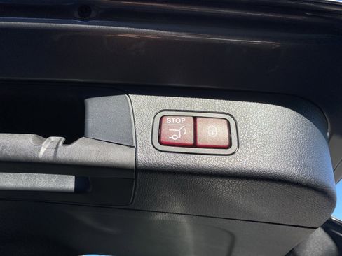 Used 2025 Mercedes-Benz GLB 250 4MATIC image 28