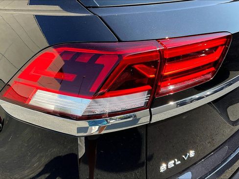 Used 2021 Volkswagen Atlas Cross Sport SEL Premium image 28