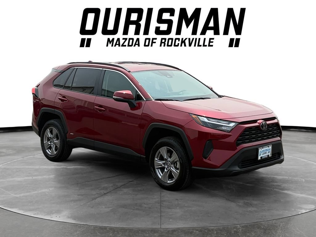 Used 2025 Toyota RAV4 XLE AWD/4WD image 1