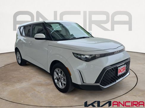 Certified 2025 Kia Soul LX image 1